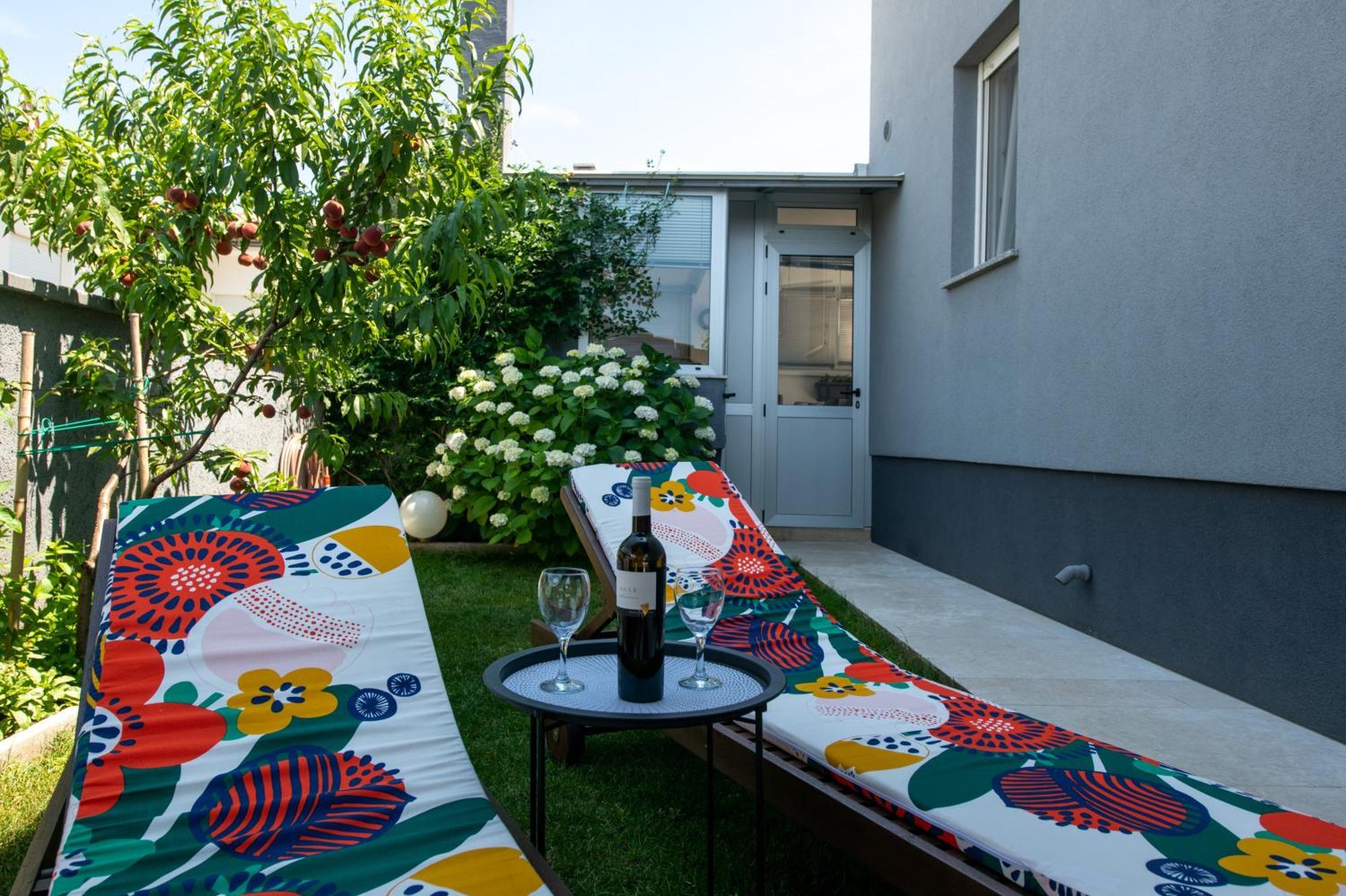 Apartments Greta & Ivona Pula Exterior photo